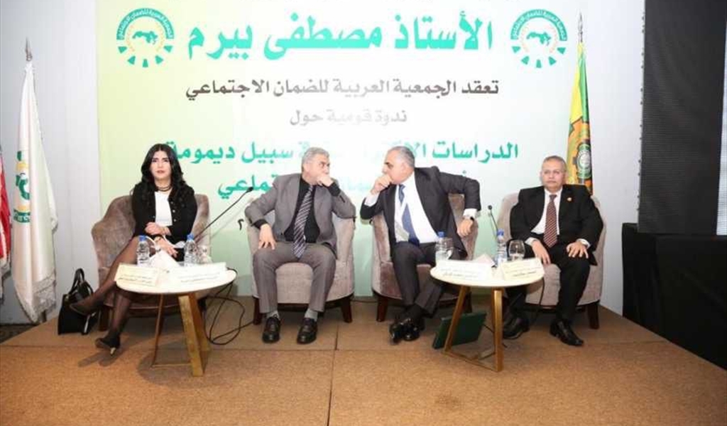 مشاركون في الندوة