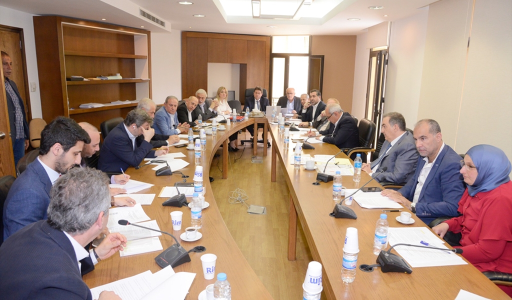 اجتماع لجنة المال في المجلس (محمود يوسف)