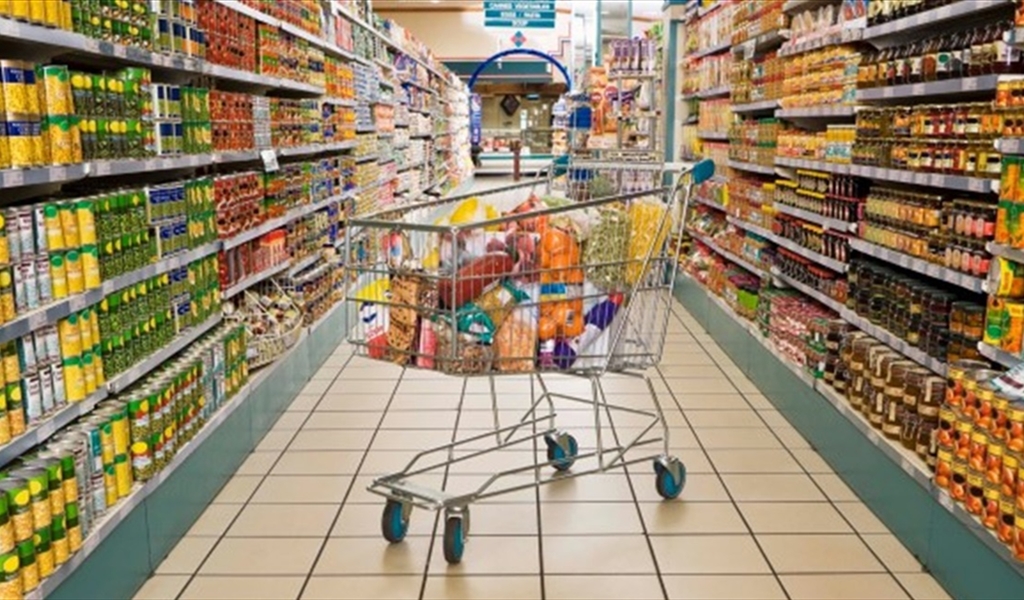 نقابة مستوردي المواد الغذائية: انهيار الليرة وارتفاع الدولار هما سبب التضخم المفرط للأسعار