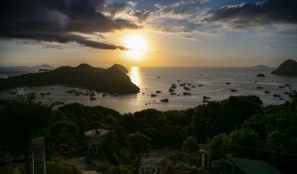 ما هو لون الشمس: أبيض أم أصفر؟