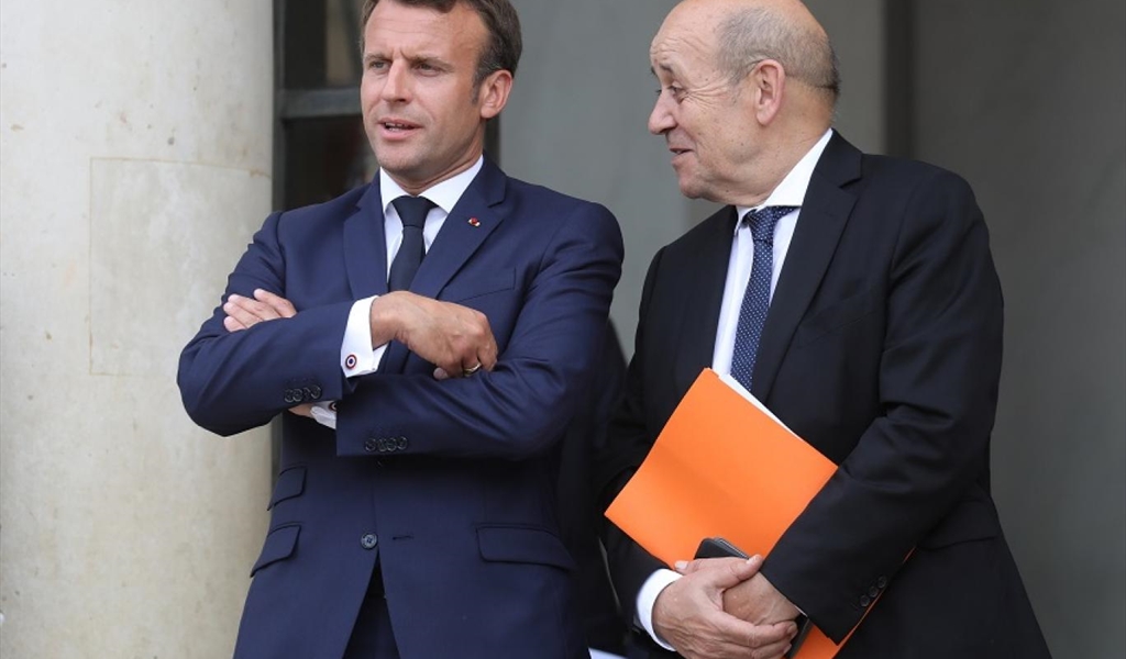 ماكرون يعيِّن لودريان موفداً إلى لبنان.. وموفدا بكركي في عين التينة اليوم