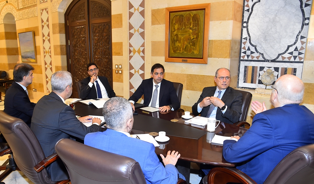 الرئيس ميقاتي مجتمعاً مع نواب الحاكم، بحضور الشامي وخليل، وبدا: منصوري، شاهين، ومادريان ويقظان (دالاتي ونهرا)