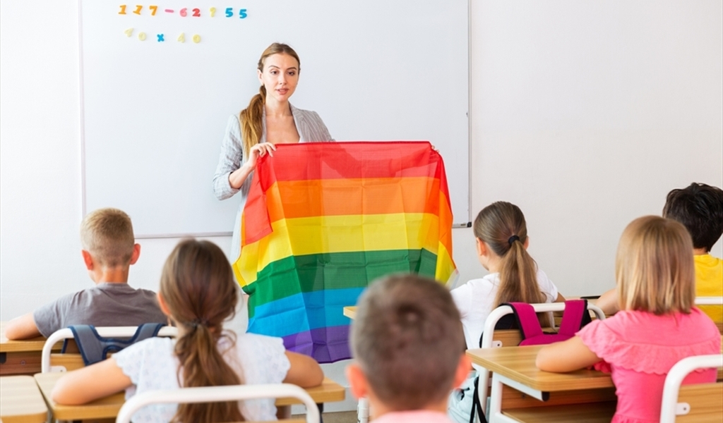 الشذوذ الجنسي في صفوف المدارس!