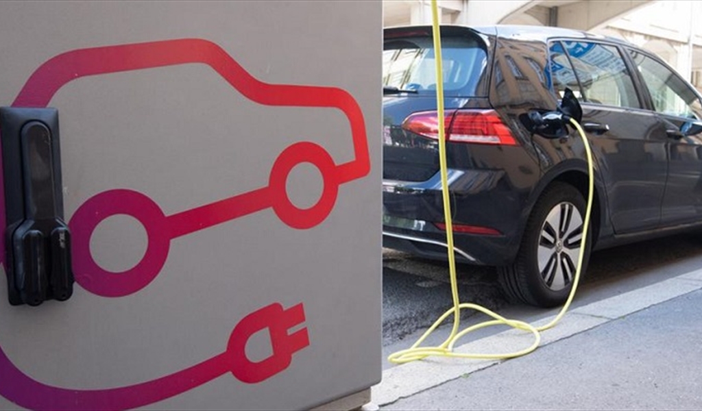 إعفاءات رسوم على السيارات والدّراجات الكهربائية؟