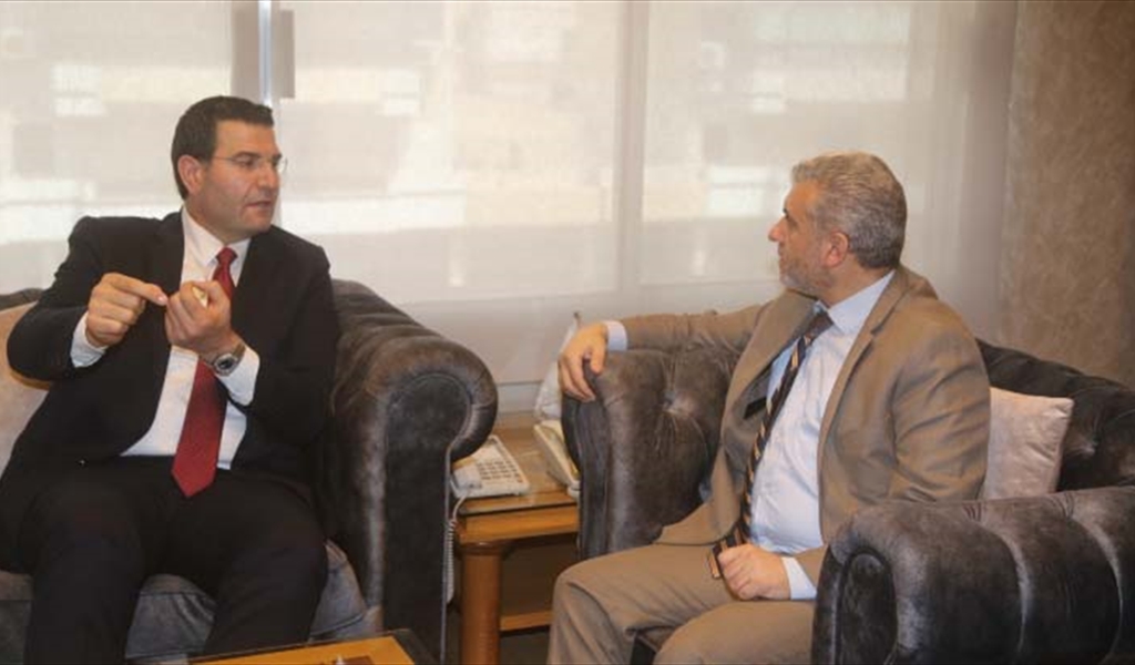 الوزير بيرم مستقبلاً وزير الزراعة