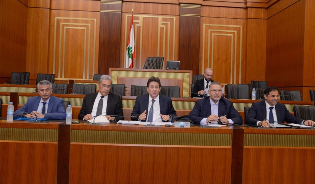 اجتماع اللجنة في القاعة العامة (محمود يوسف)