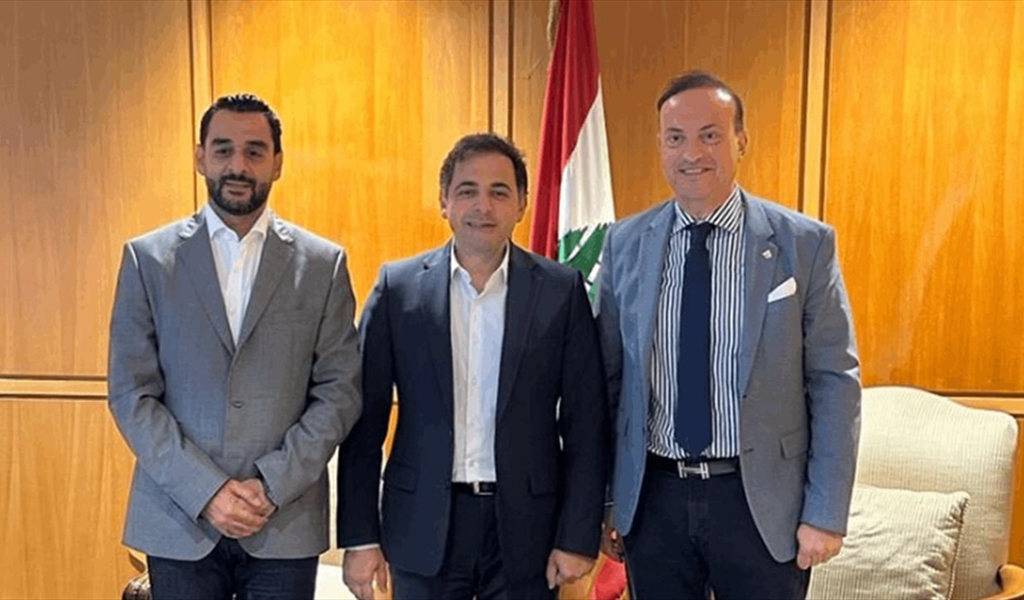 منصوري والسفير كبارة وأبو حيدر في صالون المطار