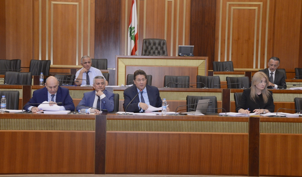 لجنة المال خلال إجتماعها