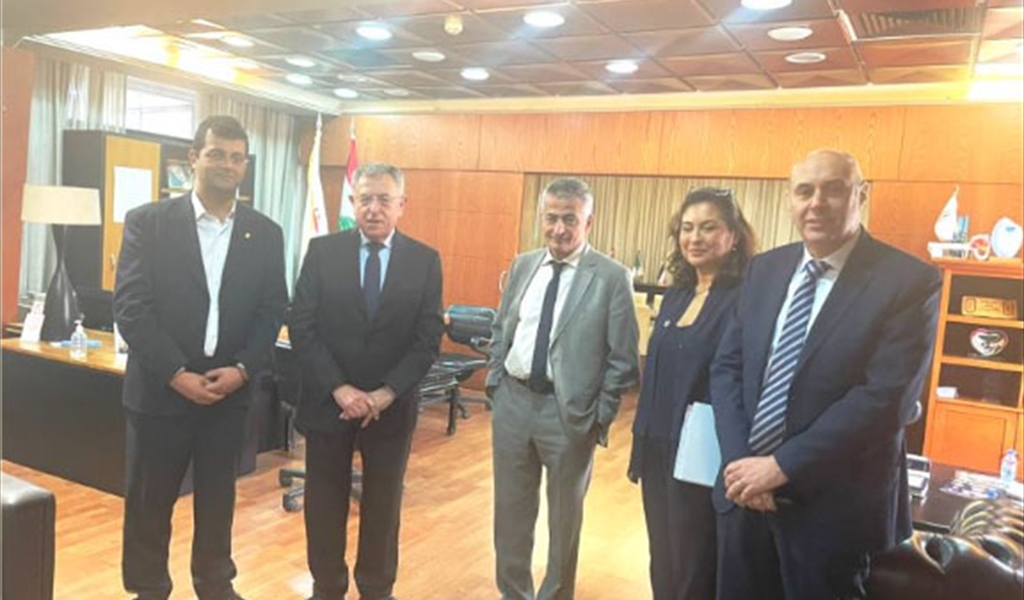 الرئيس السنيورة خلال زيارته نقابة صيادلة لبنان