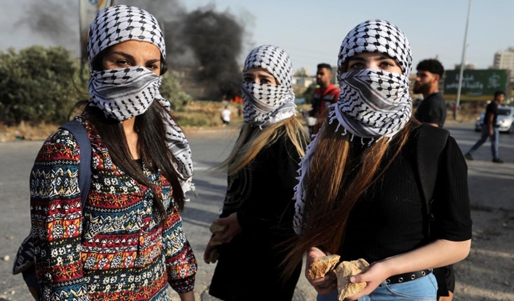 الكوفية الفلسطينية معاني رموزها ورسوماتها