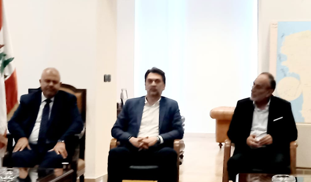 النائب منيمنة بين المحافظ ورئيس البلدية