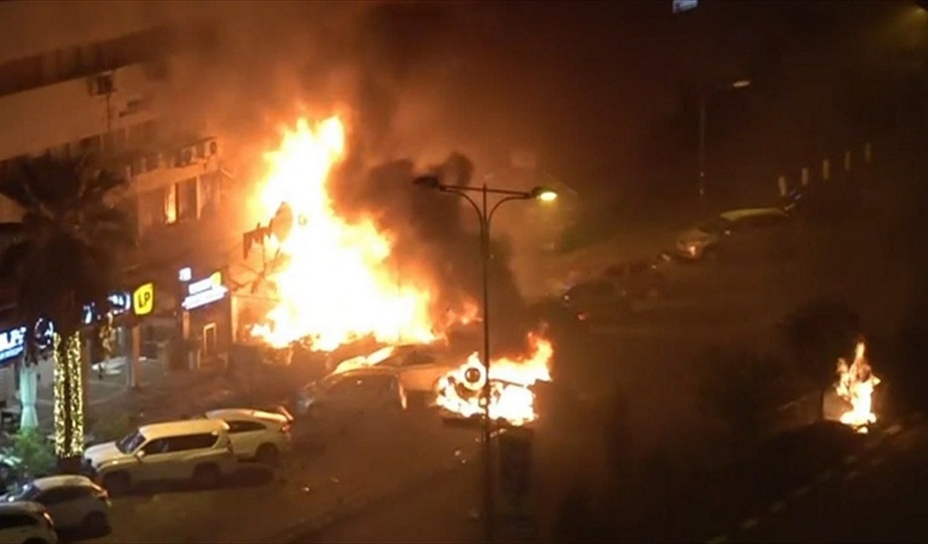 اندلاع النيران في كريات شمونة بعد قصف القسام