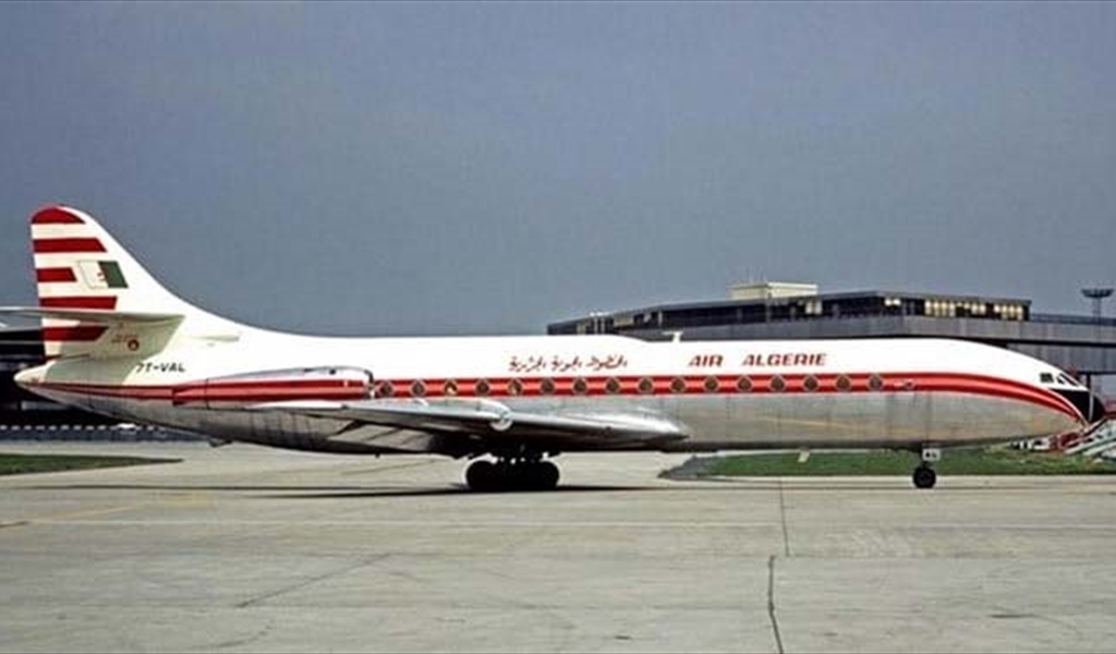 الطائرة الجزائرية في مطار رفيق الحريري