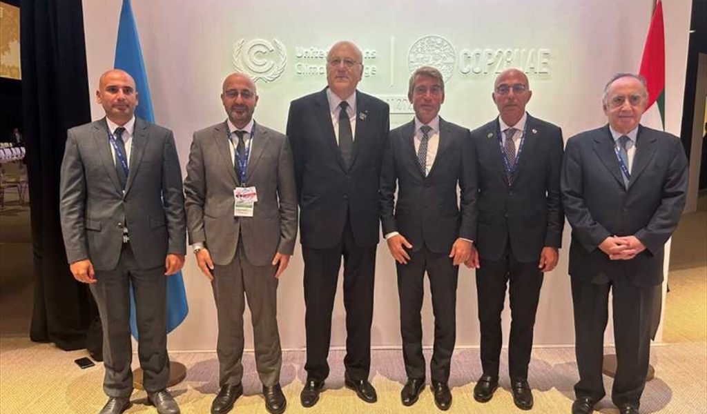 الرئيس ميقاتي متوسطاً المشاركين