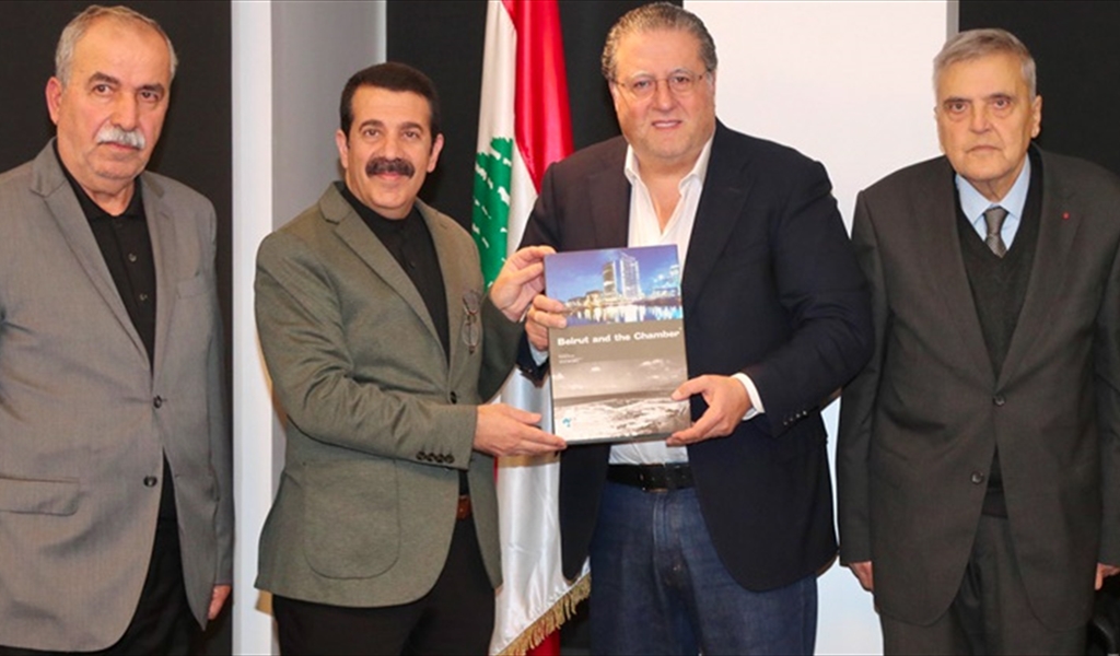 شقير يقدِّم لجوك كتاب غرفة بيروت وجبل لبنان