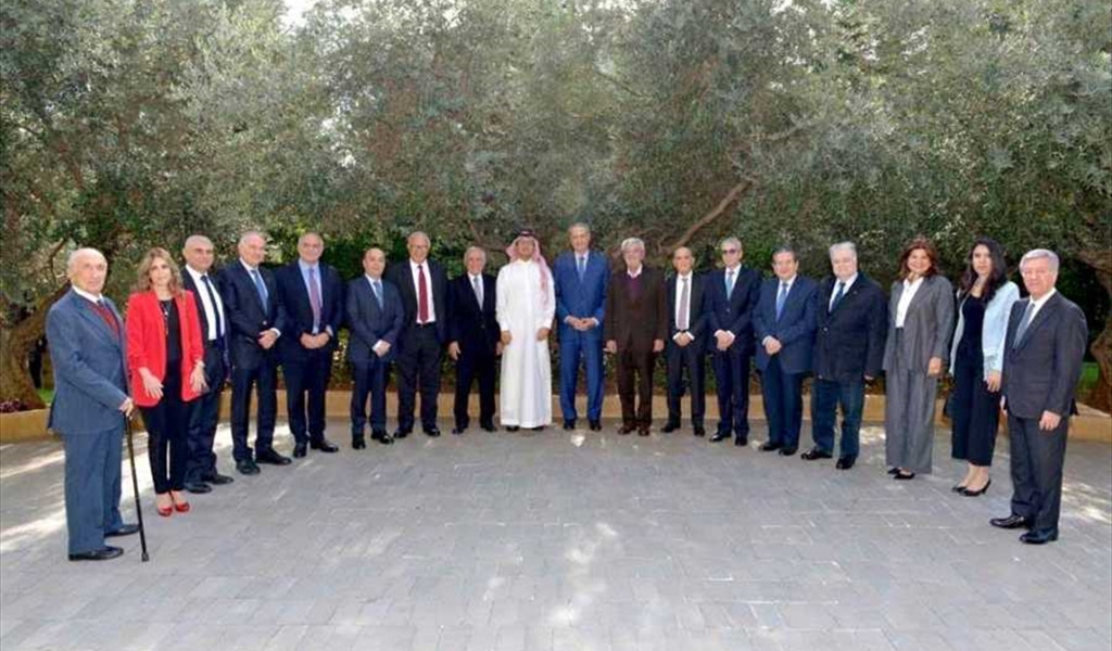 السفير البخاري وأبو زكي يتوسطان أعضاء مجلس الأعمال اللبناني السعودي