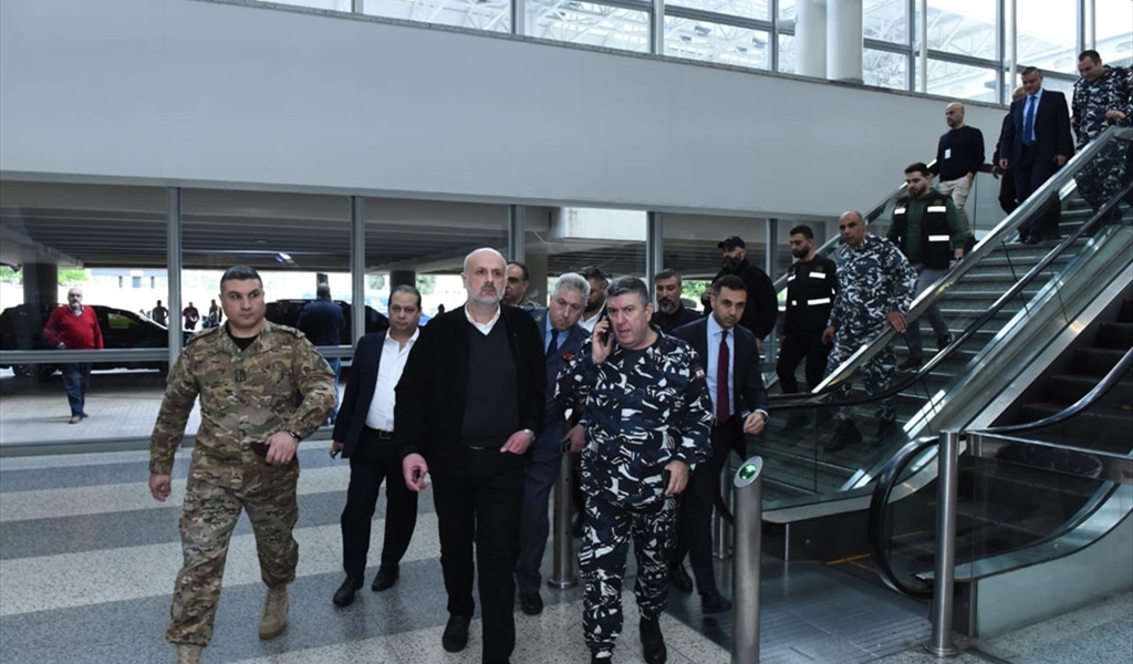 الوزير المولوي خلال جولته في المطار(محمود يوسف)