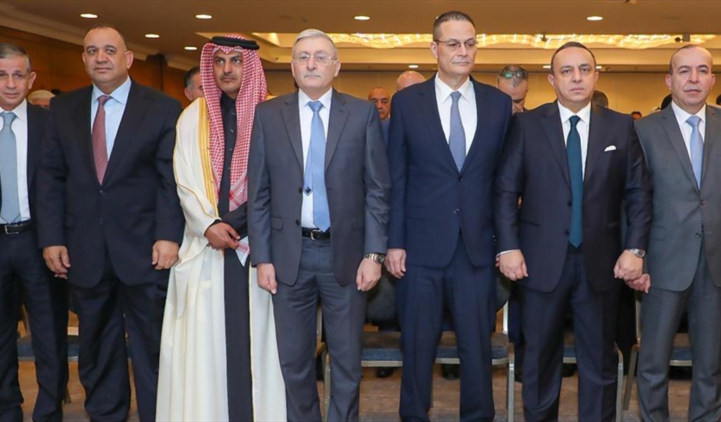 فتوح ومحافظ البنك المركزي الأردني خلال المنتدى