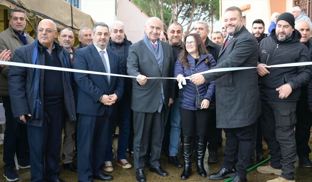 النائبان مخزومي وعبد المسيح يقصان شريط الافتتاح