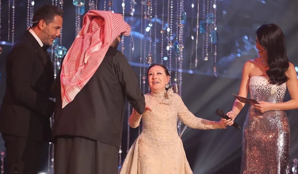 المطربة نجاة الصغيرة تتسلم تكريماً خاصاً من رئيس هيئة الترفيه السعودية المستشار تركي آل الشيخ