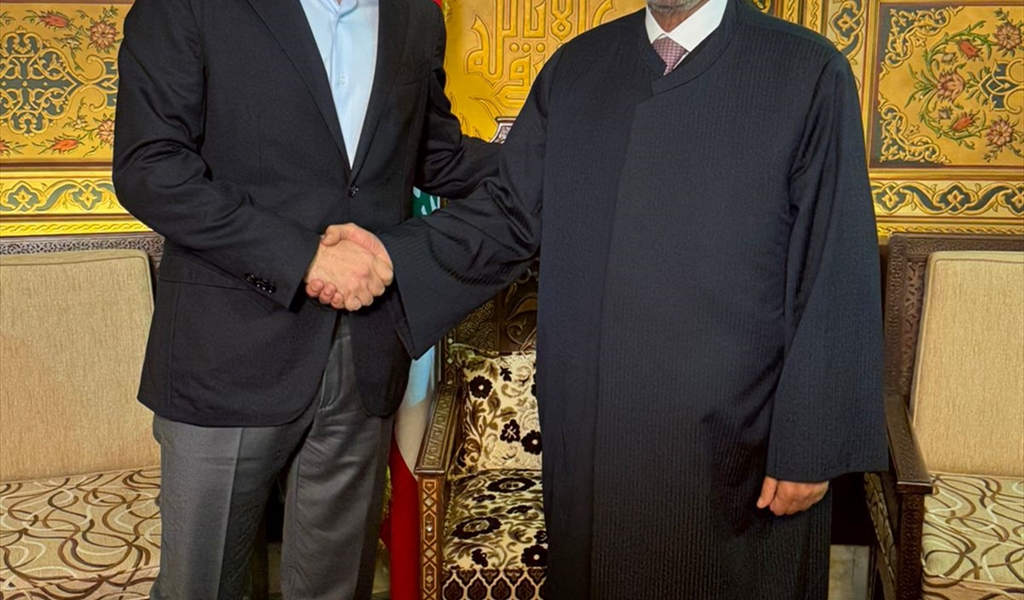 المفتي دريان مرحباً بالرئيس الحريري في دار الفتوى (محمود يوسف)