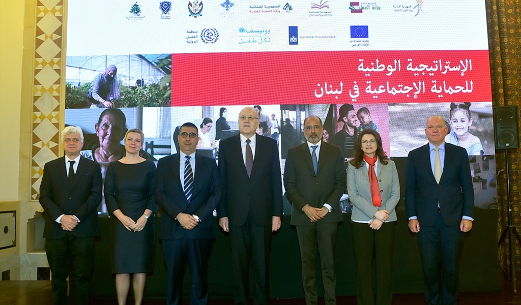 الرئيس ميقاتي متوسطاً المشاركين