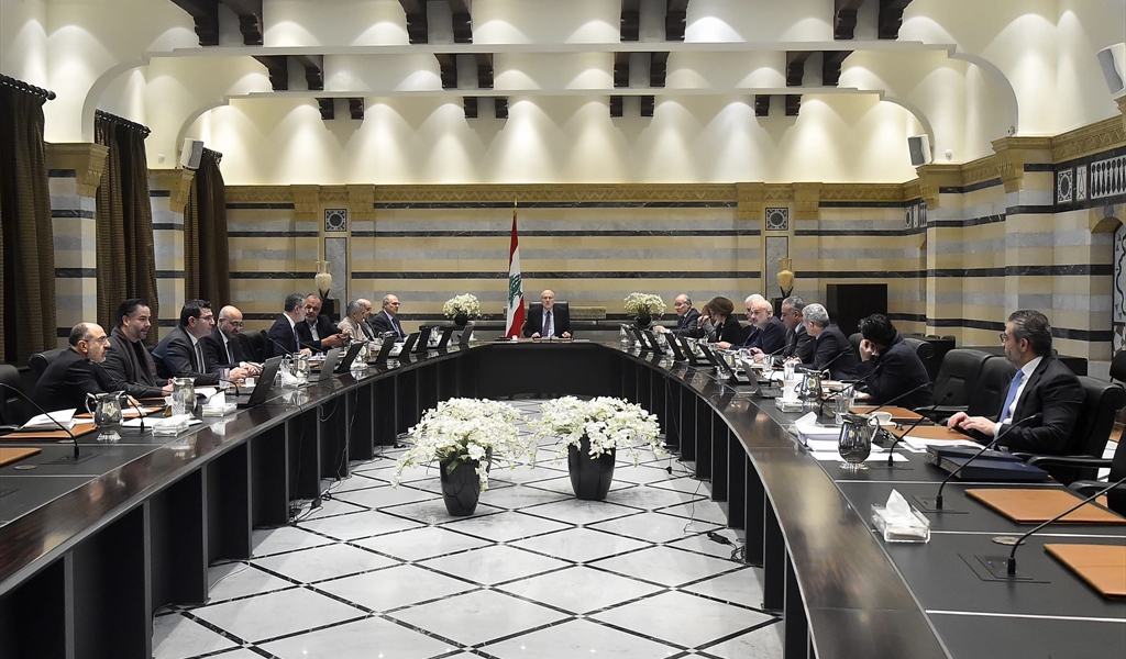 مجلس الوزراء خلال اجتماعه في السراي أمس الأول