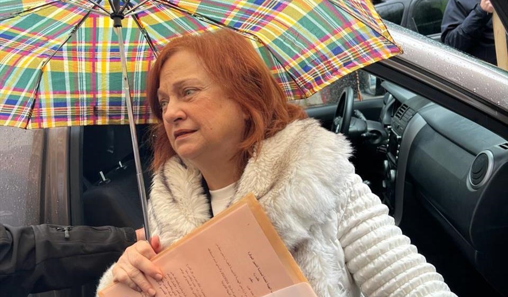 القاضية عون في الطريق الى المجلس التأديبي في قصر العدل (محمود  يوسف)