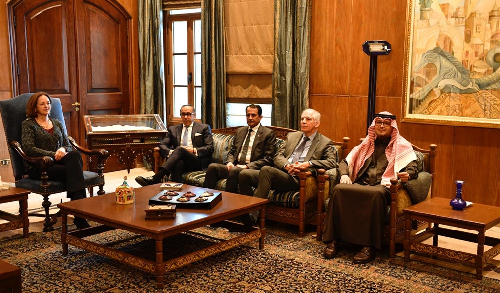 سقف زمني .. وإلاّ الأمر من الخارج..