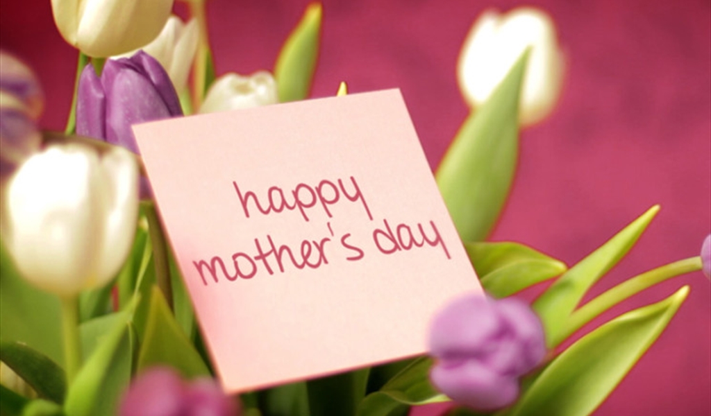 إنخفاض القدرة الشرائية بدل نوعية الهدية: وردة وغصة .. معايدات السياسيين في عيد الأم: «قلبك عليّي وقلبي عالوطن»