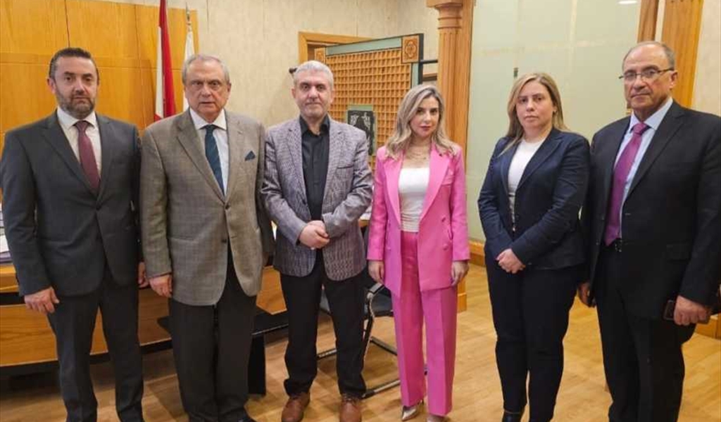 الوزير بيرم مستقبلاً حبيب