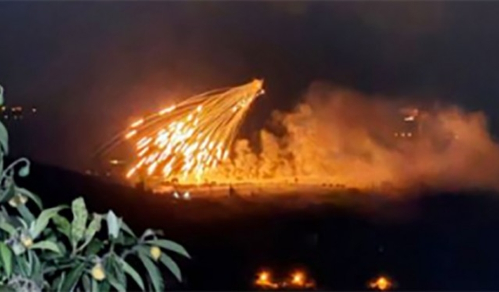 آثار القصف الإسرائيلي على الخيام ليلاً