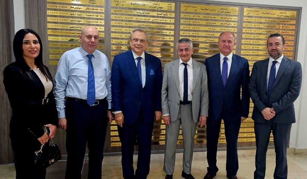 الوزير الخليل مع حبيب ووفد الإسكان