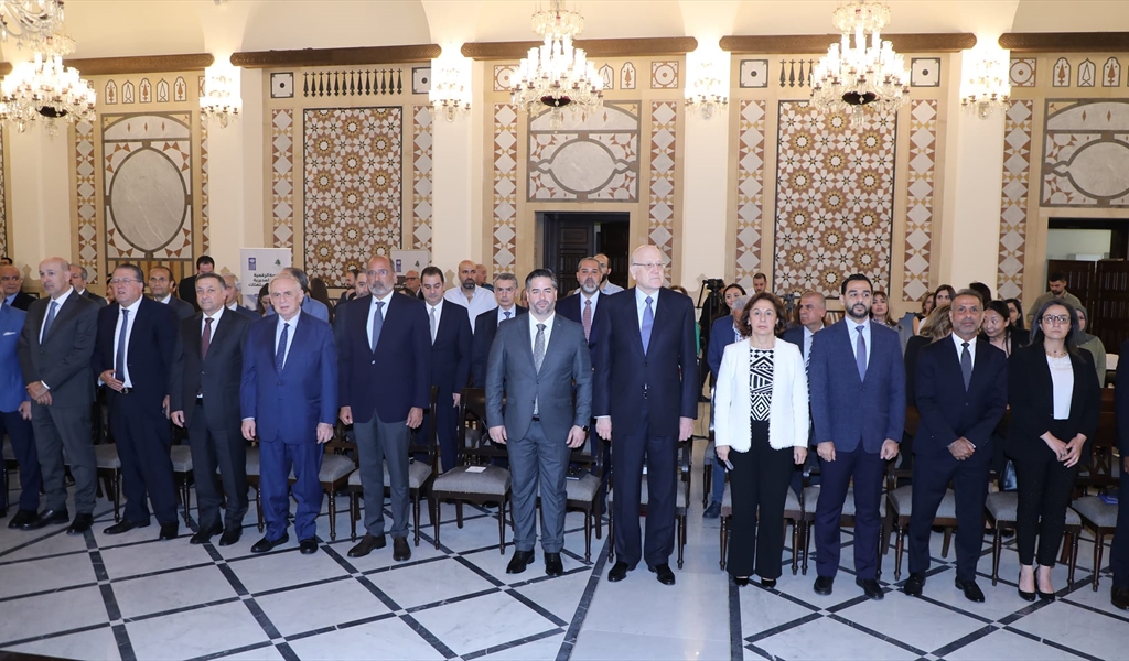 الرئيس ميقاتي والوزير سلام يتوسطان مقدمة الحضور