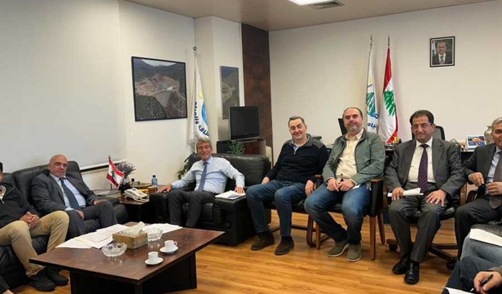 الوزير فياض خلال الاجتماع