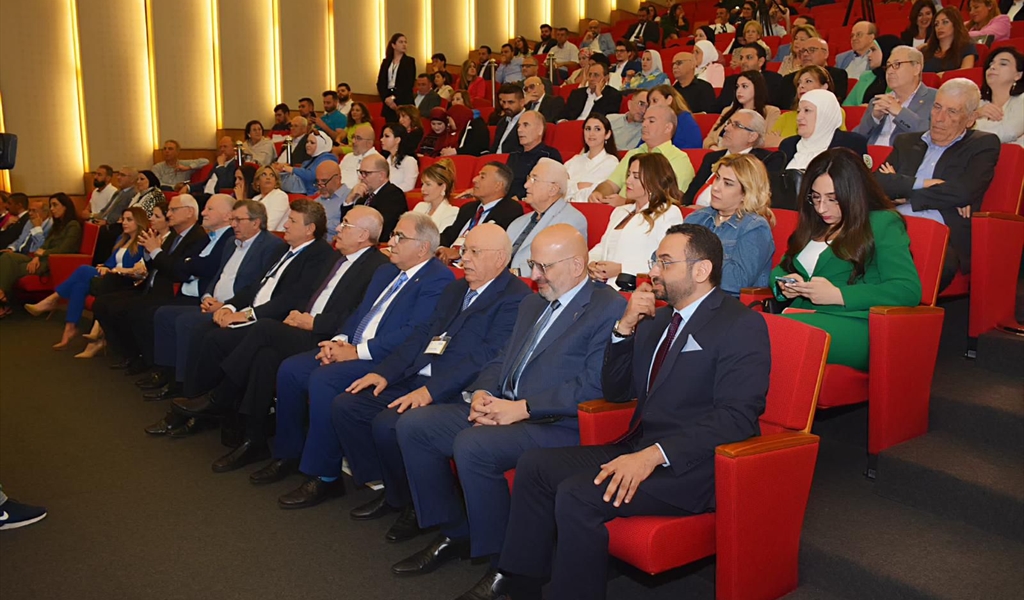 الرئيس سليمان في مقدمة الحضور