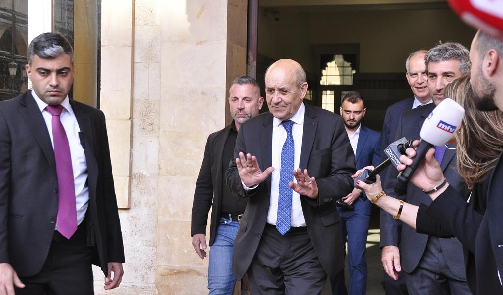 لودريان لدى مغادرته السراي الكبير يعد لقاء الرئيس ميقاتي (محمود يوسف)