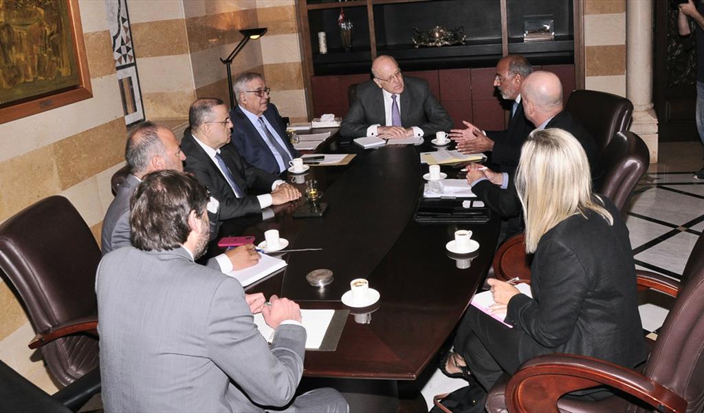 الرئيس ميقاتي مترئساً الاجتماع حول النزوح السوري (محمود يوسف)