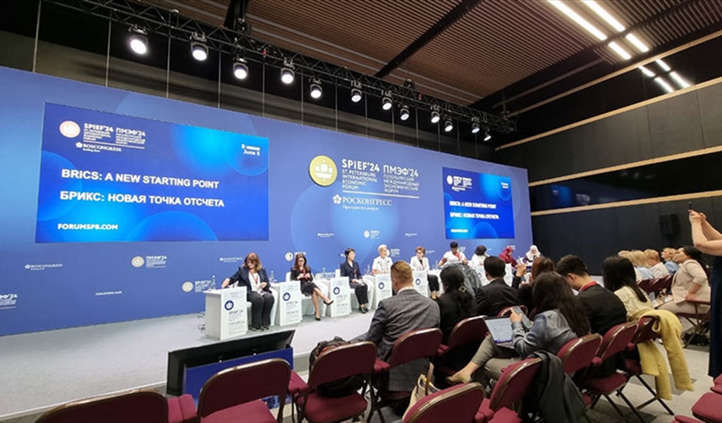 بعد نتائج منتدى بطرسبورغ الدولي في دورته الـ27، ما هي ملامح النظام الاقتصادي العالمي الجديد؟