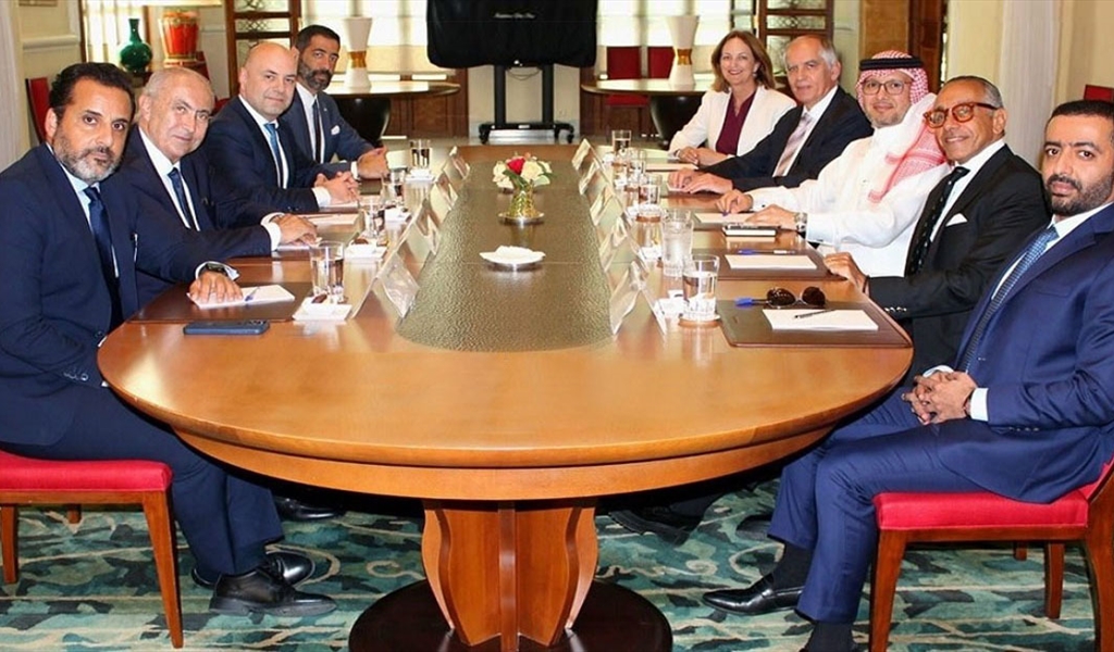 سفراء الخماسية: من اليمين: مندوب قطر، موسى، بخاري، ماغرو وجونسون مع وفد المعارضة:  الدويهي، مخزومي، حاصباني وحنكش