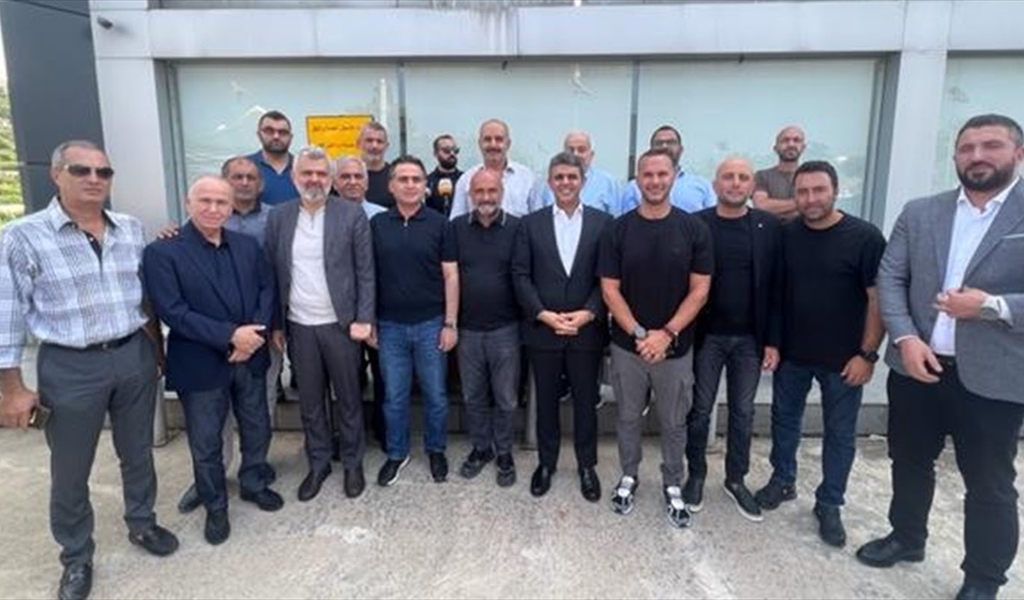 الوزير حمية متوسطاً المشاركين في حفل إطلاق أشغال الصيانة