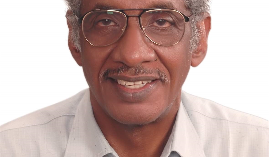 الكاتب صلاح عثمان: «أكتب لنفسي ولذوقي الشخصي ولا أنتظر كسباً مادياً من الأدب»