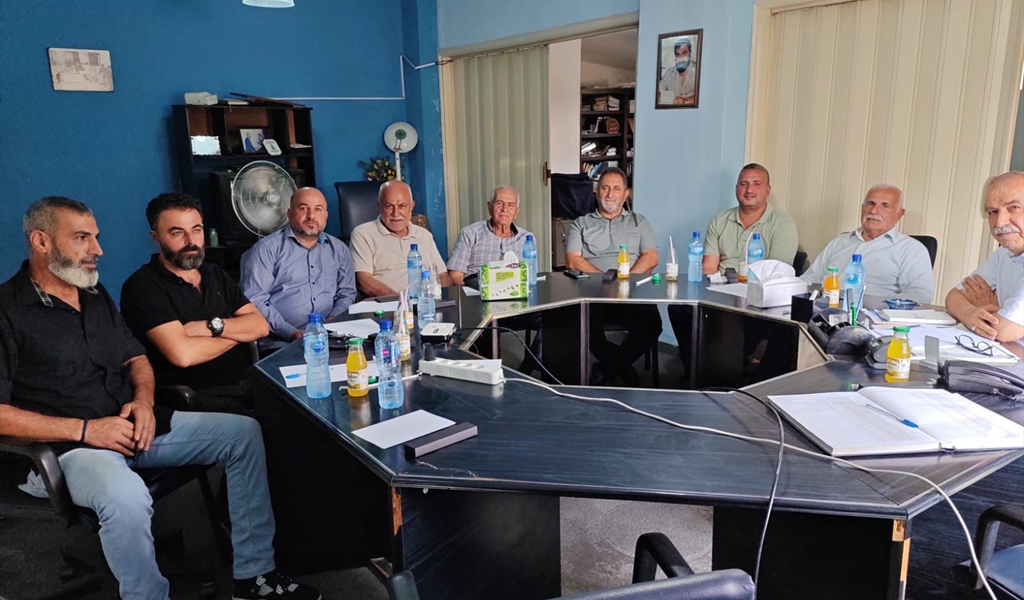 مشاركون في الاجتماع