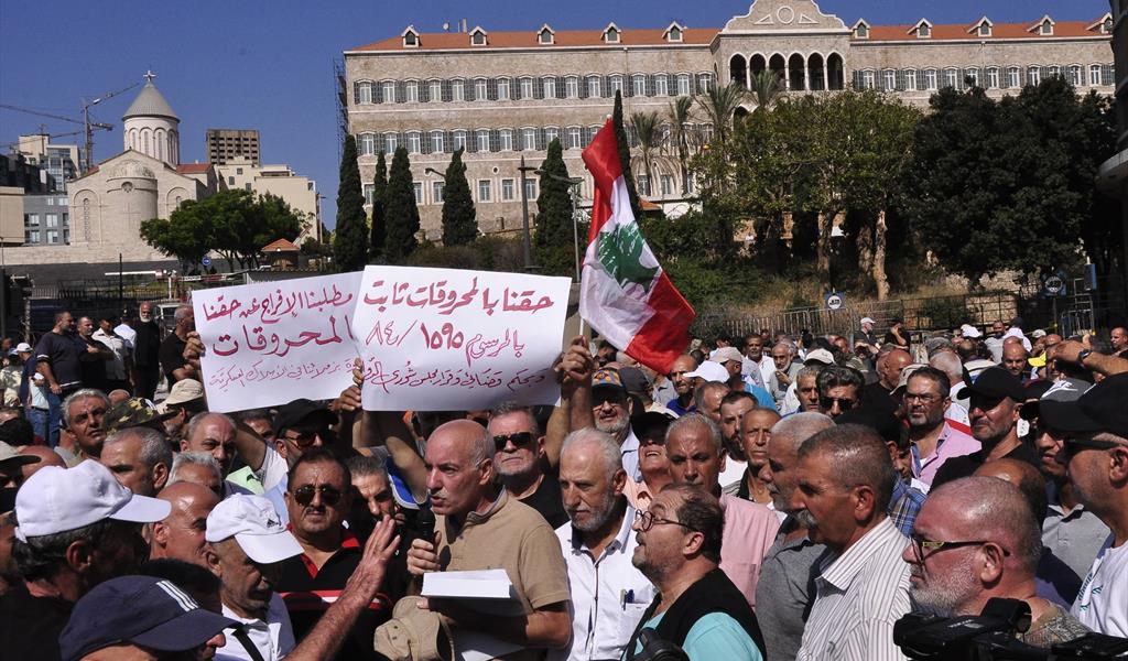 مشاركون في اعتصام العسكريين في رياض الصلح (تصوير: محمود يوسف)