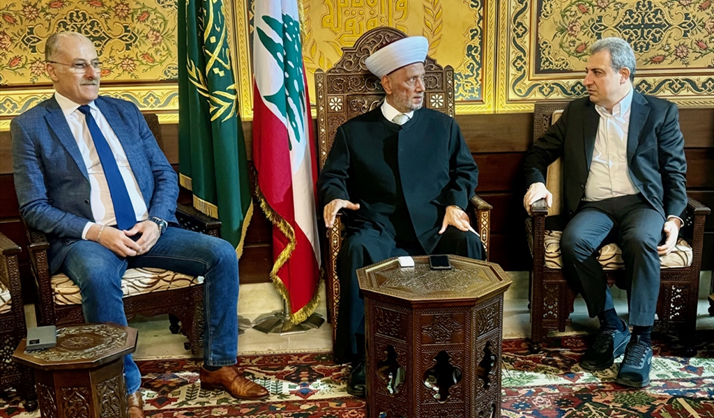 «اللقاء الديموقراطي» زار المفتي دريان بتكليف من جنبلاط: حرصاء على الطائف ونطالب بوقف النار والذهاب إلى تسوية
