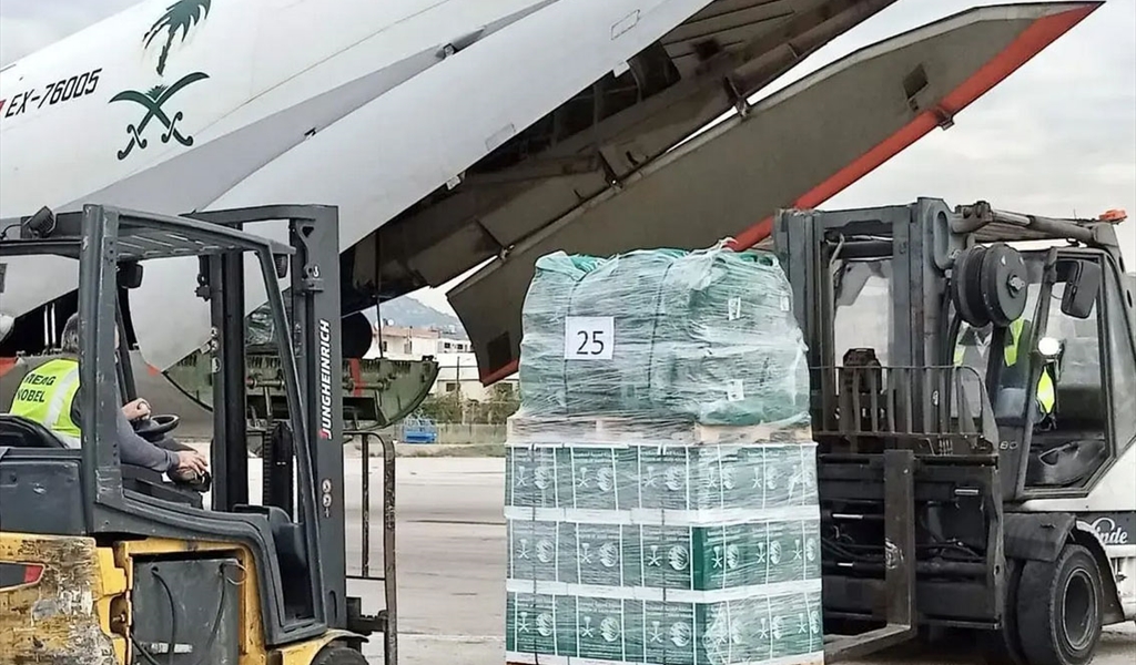 المساعدات السعودية تصل الى بيروت