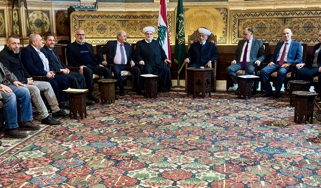 المفتي دريان مستقبلاً أهالي الموقوفين الاسلاميين