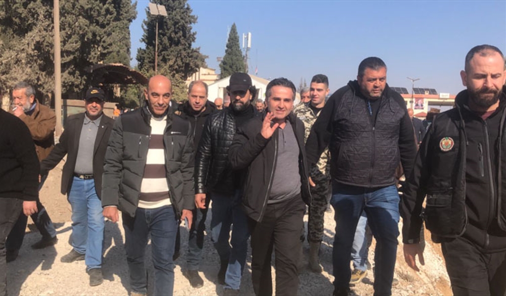 الوزير حميه خلال اعادة فتح الطرقات