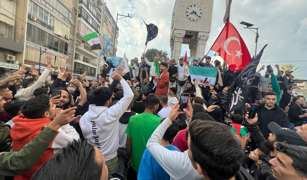 الاحتفالات في الطريق الجديدة (محمود يوسف)