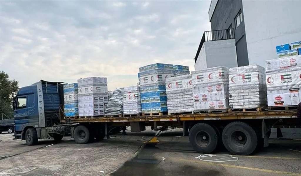 أطنان من المساعدات الإماراتية تصل إلى مرفأ بيروت